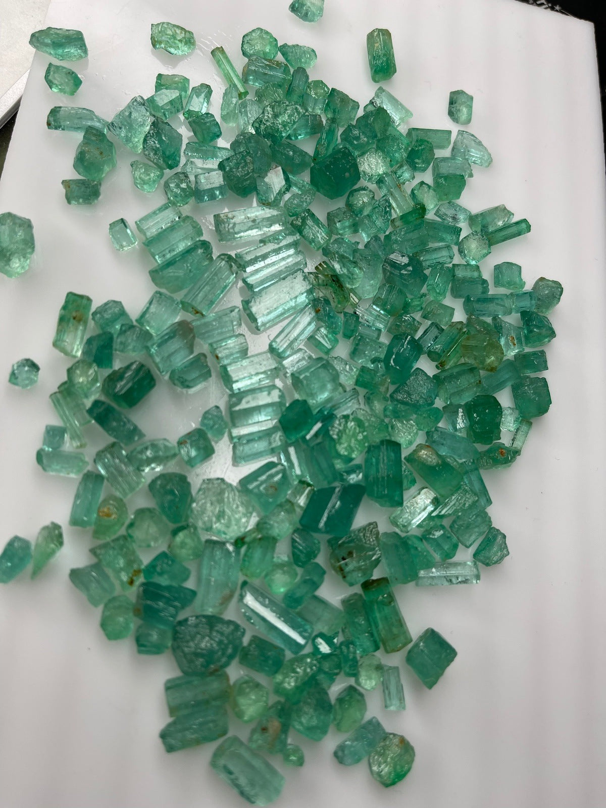 150 carats Facet Grade Natural Raw Emeralds