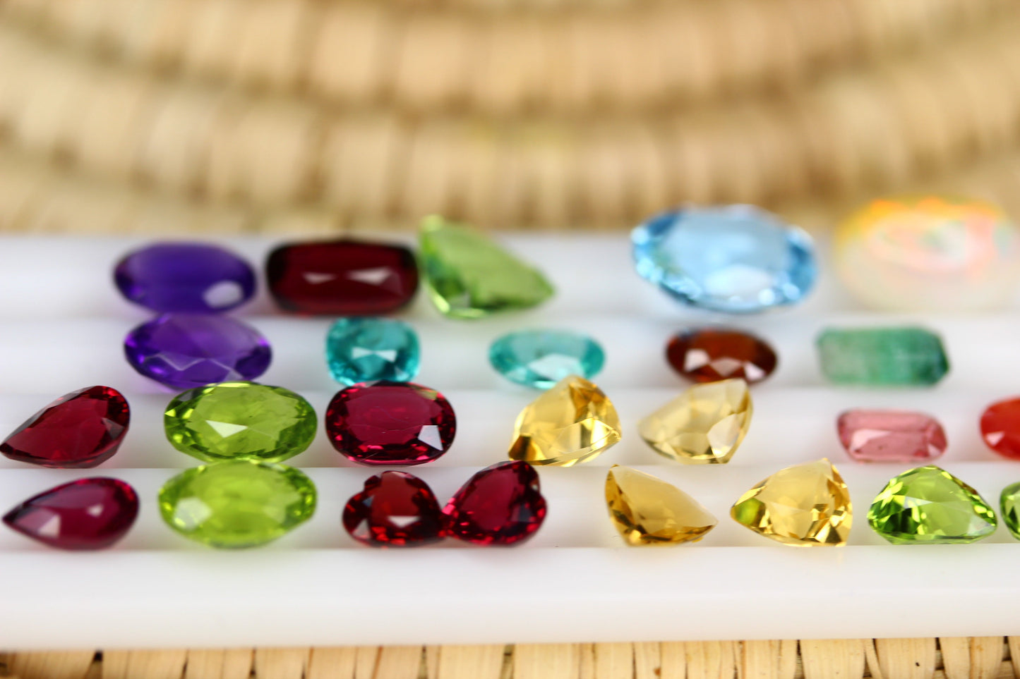 37 carats Loose Stones Peridots Opal Topaz Amethyst Citrine Apatite Zircon Garnetz Tourmaline Sapphire