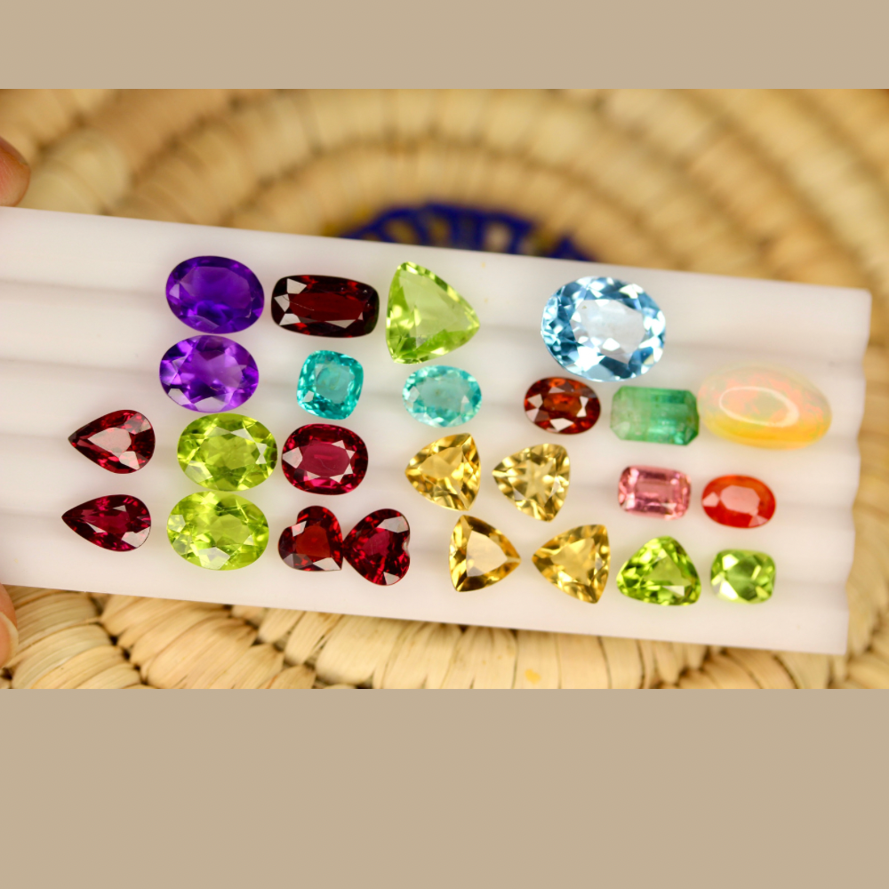 37 carats Loose Stones Peridots Opal Topaz Amethyst Citrine Apatite Zircon Garnetz Tourmaline Sapphire