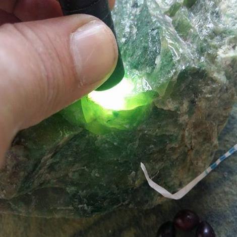 Idocrase / Vesuvianite Hydrogrossular Garnet 1 Killo.