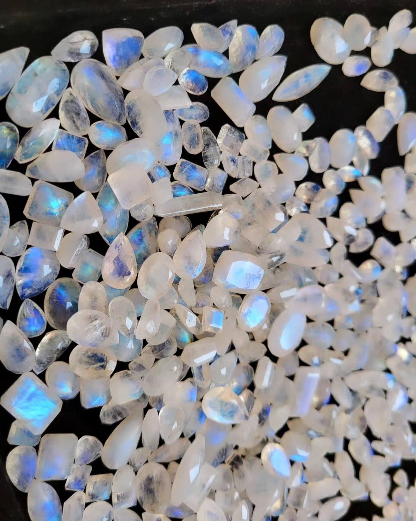 500 Grams Blue Flash Moonstone Cabochons Best Quality