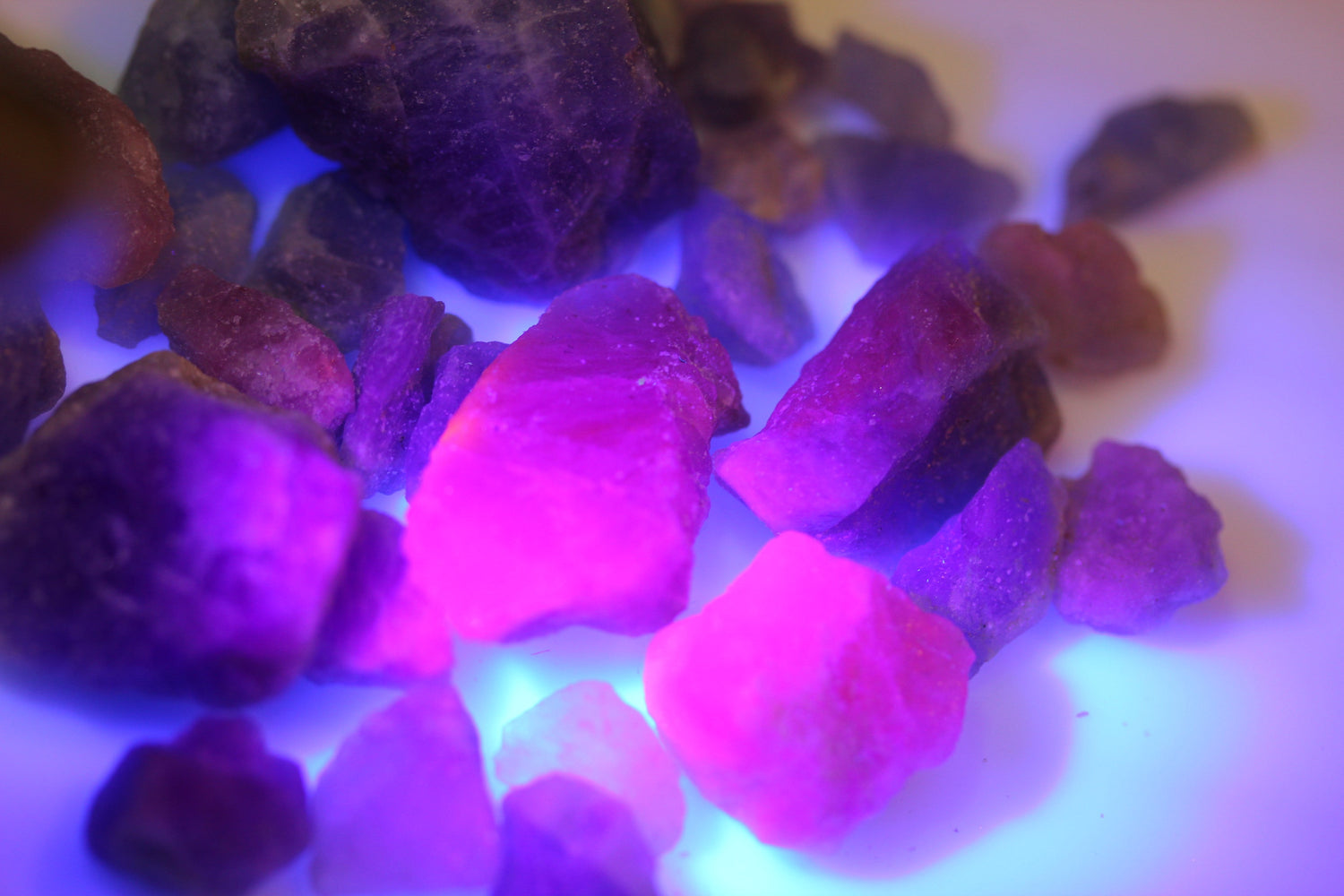 UV Reactive Hackmanite Stones