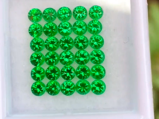 3 carats Tsavorite Garnets Round Brilliant - Green Garnets