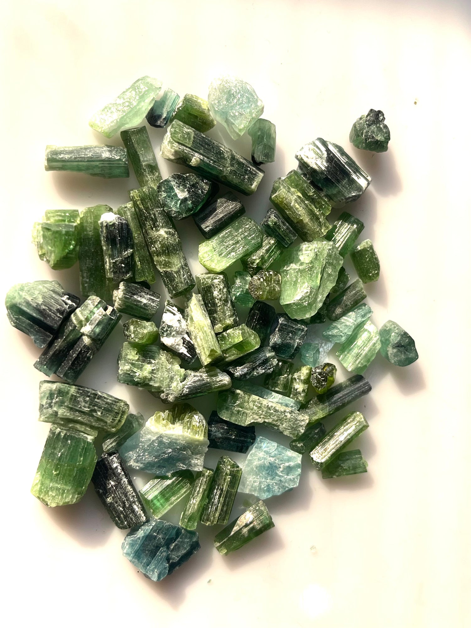 215 carats Natural Green Tourmaline Crystals for Lapidary Rough Work