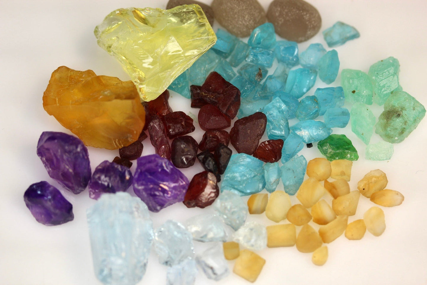 160 Carats Mixed Facet Rough Gemstones Emerald, Amber, Aqua, Amethyst, Citrine, Quartz, Tsavorite, Citrine, Garnet