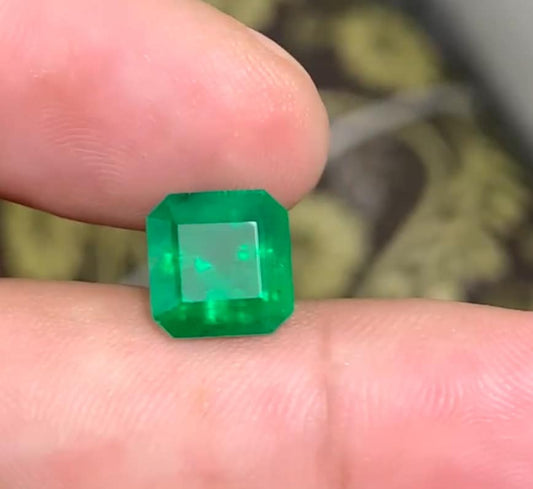 3.80 carats Cushion Natural Vivid Green Swat Emerald Gem