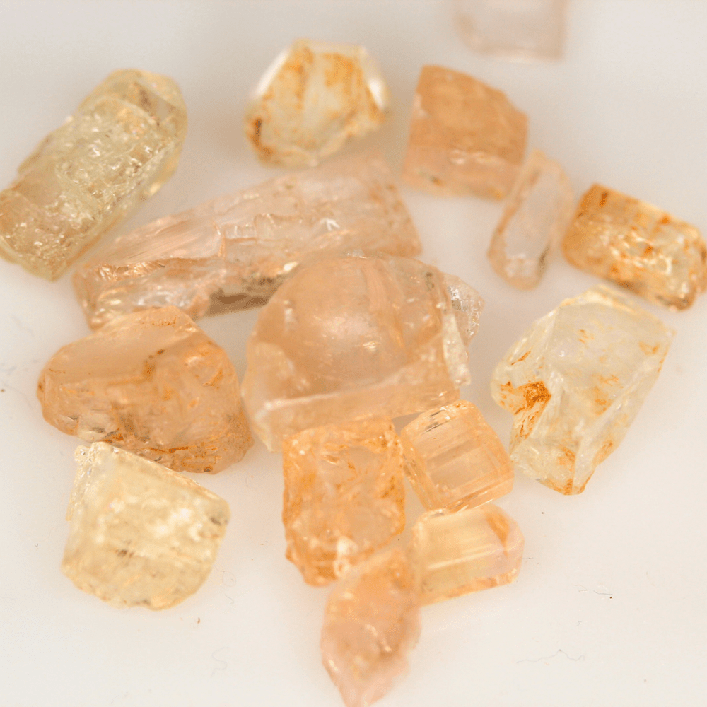 Get now small facet grade rough topaz for cutting