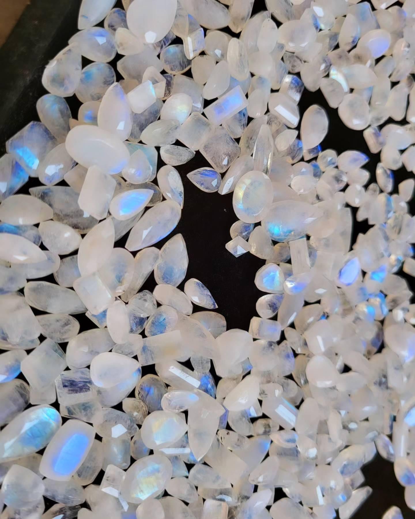 500 Grams Blue Flash Moonstone Cabochons Best Quality