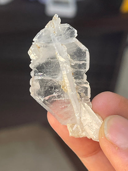 Terminated Clear Faden quartz crystal from Baluchistan Pakistan, 7grams