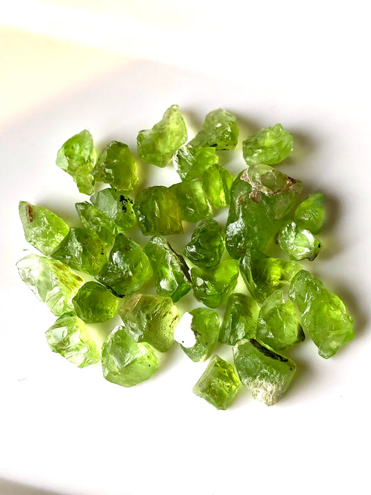 135 Carats Facet Rough Peridots for Cutting