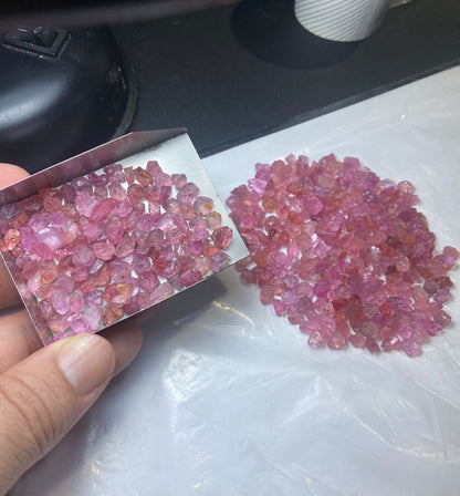 300 carats Mehenge Raw spinels for Faceting