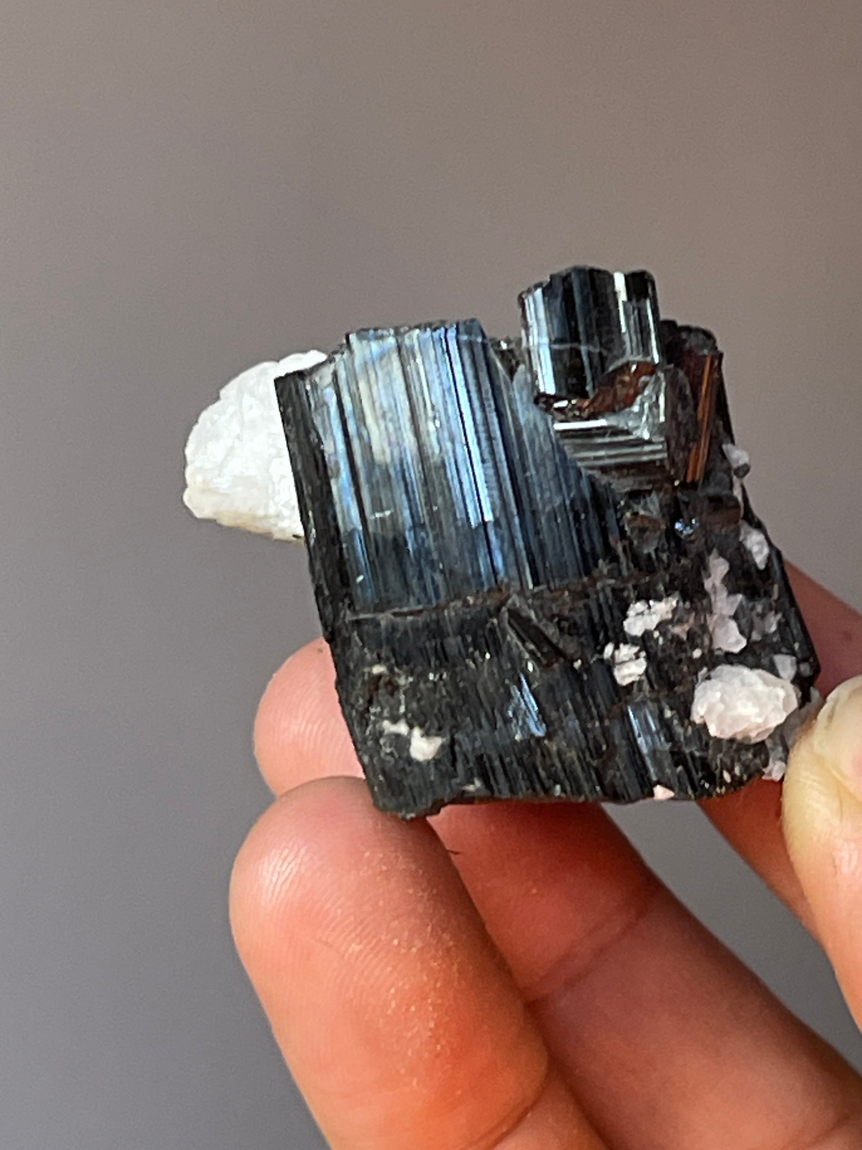 Natural tourmaline with feldspar specimen from skardu pakistan 258gram factory 80*67*40mm