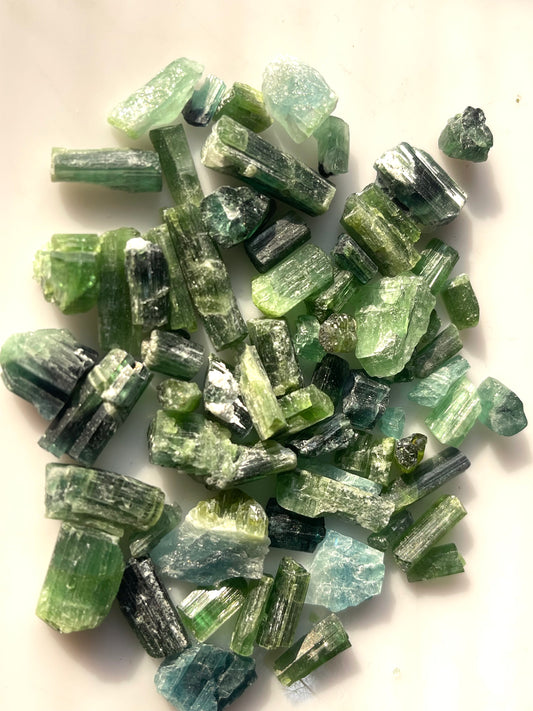 215 carats Natural Green Tourmaline Crystals for Lapidary Rough Work