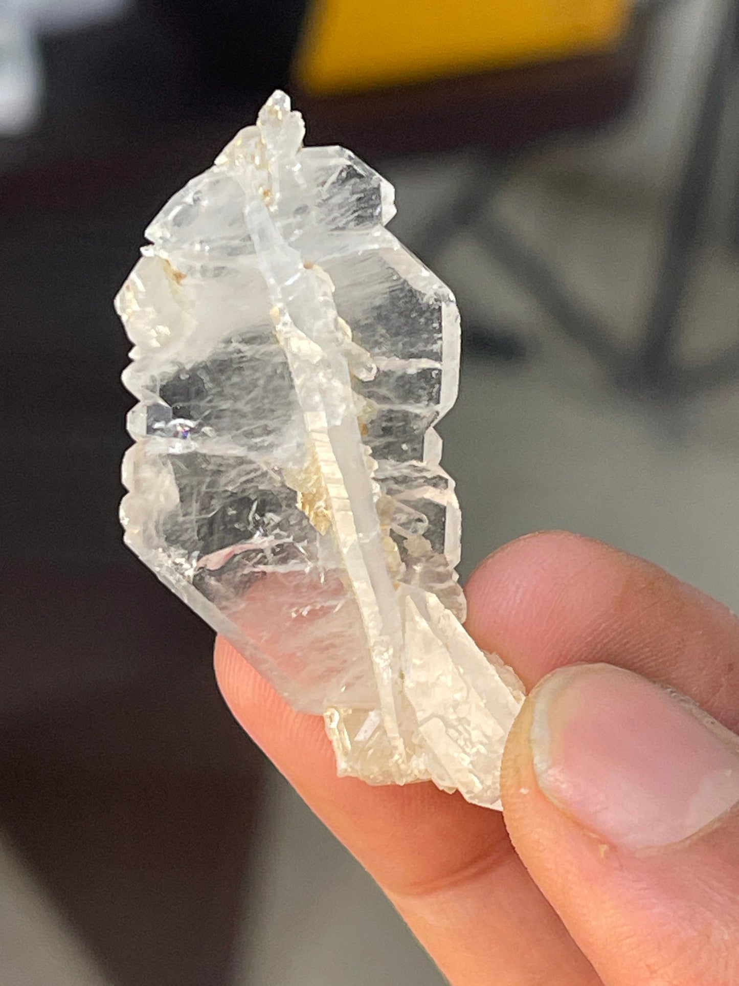 Terminated Clear Faden quartz crystal from Baluchistan Pakistan, 7grams