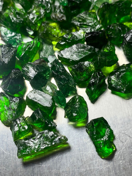 100 carats Russian Chrome Diopside for Faceting or Carving