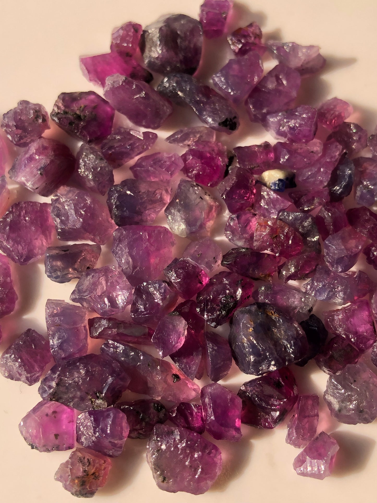 100 carats Facet Rough Parcel of Purplish Raw Sapphires