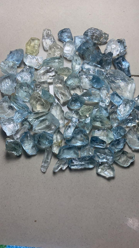 100 grams Facet grade Raw Aquamarine for faceting