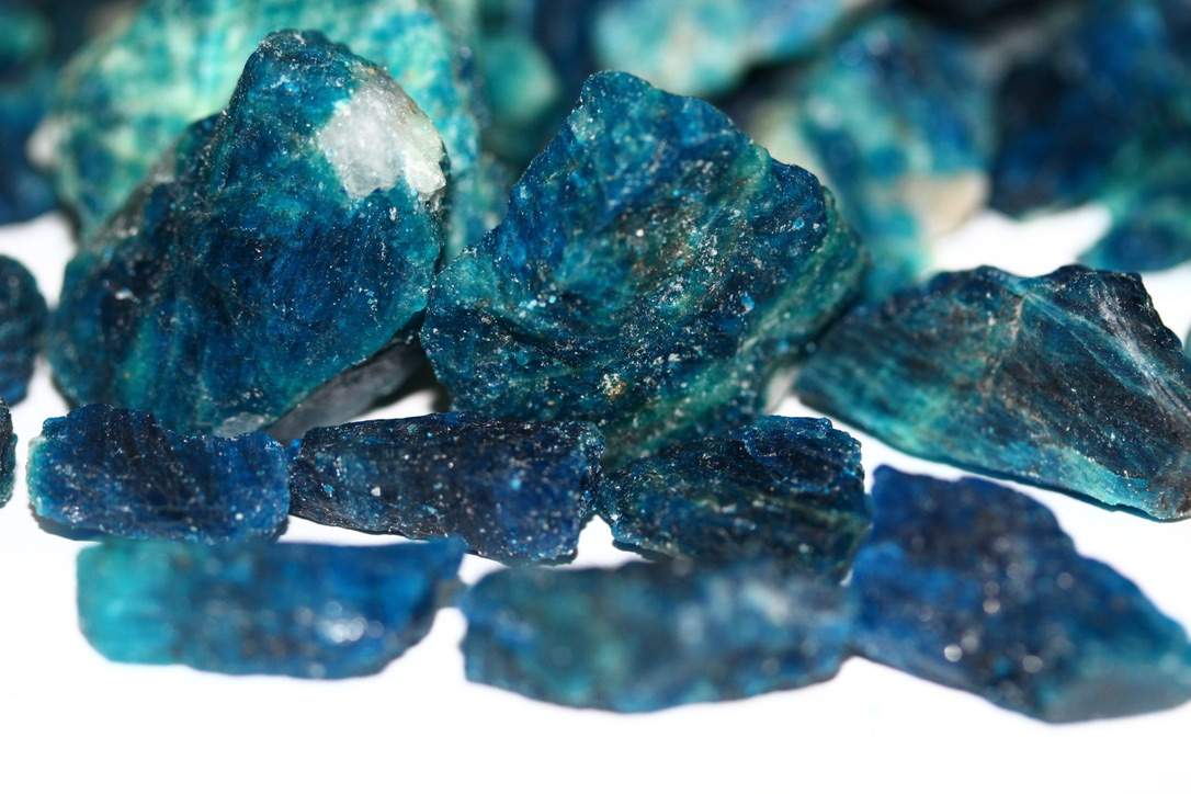 Afghanite rocks that glow under uv light