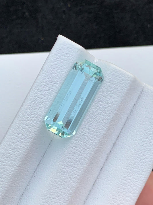 6.45 carats Emerald Cut Blue aquamarine loose gem