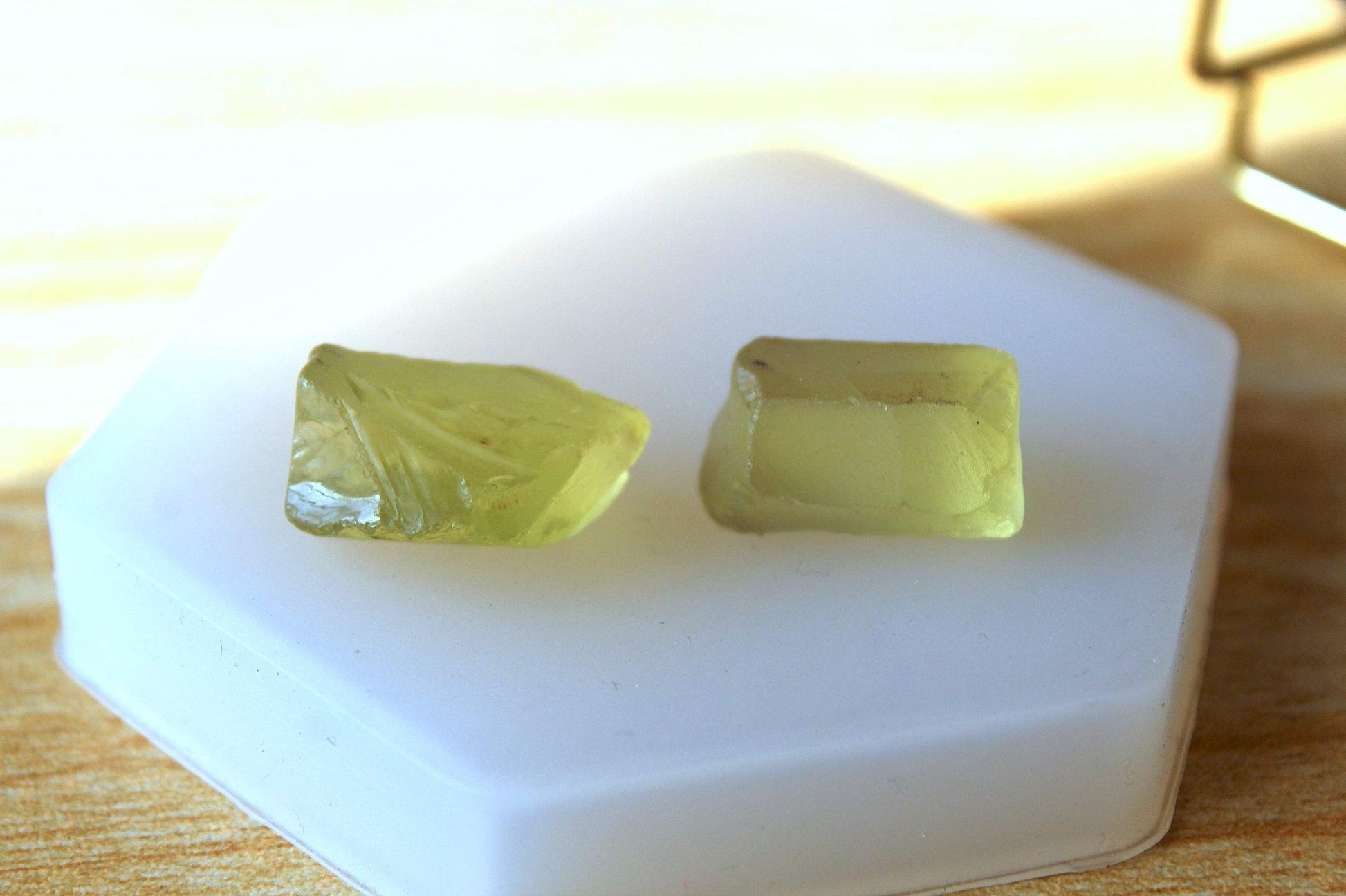 Faceting Rough Lemon Quartz for Cutting