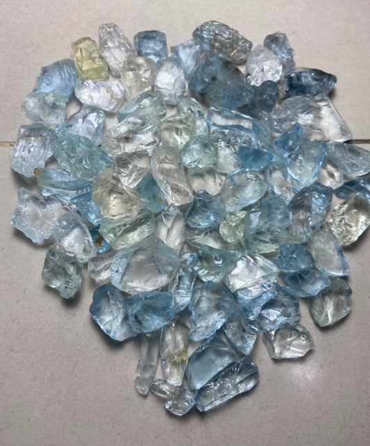 100 grams Facet grade Raw Aquamarine for faceting