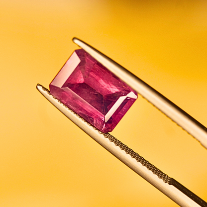 What is pink sapphire price Per carat?