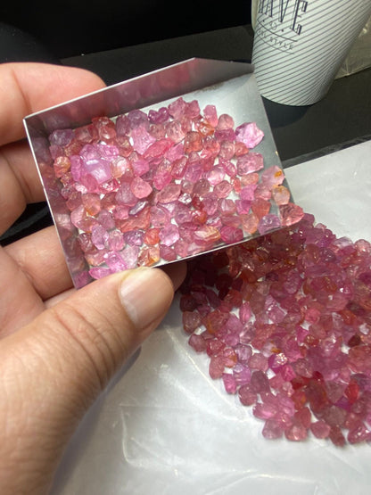 300 carats Mehenge Raw spinels for Faceting