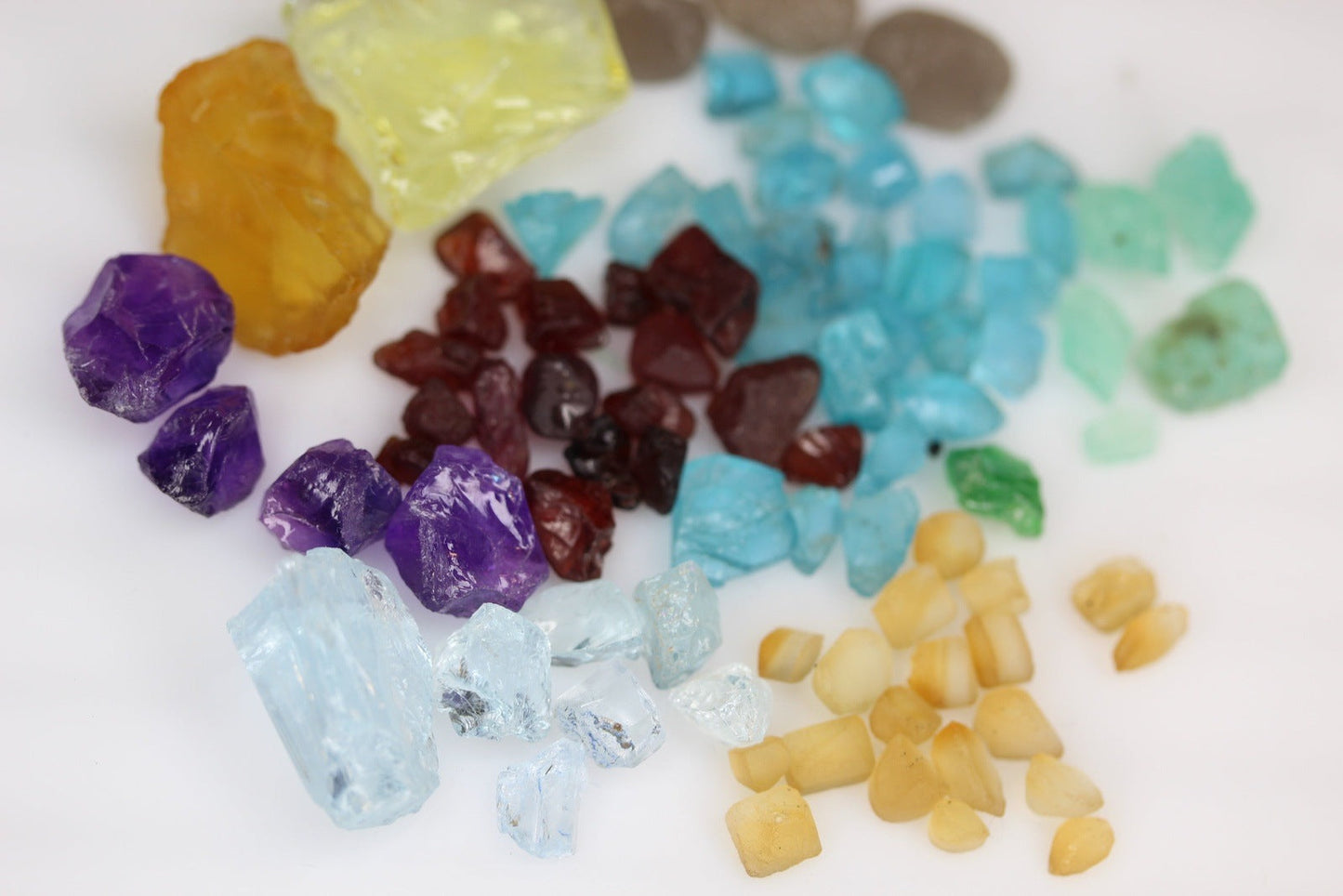 160 Carats Mixed Facet Rough Gemstones Emerald, Amber, Aqua, Amethyst, Citrine, Quartz, Tsavorite, Citrine, Garnet