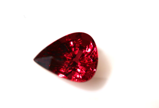 Loose garnet stone