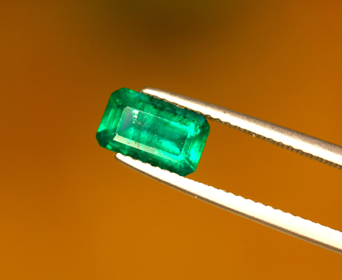 vivid green loose emerald stone