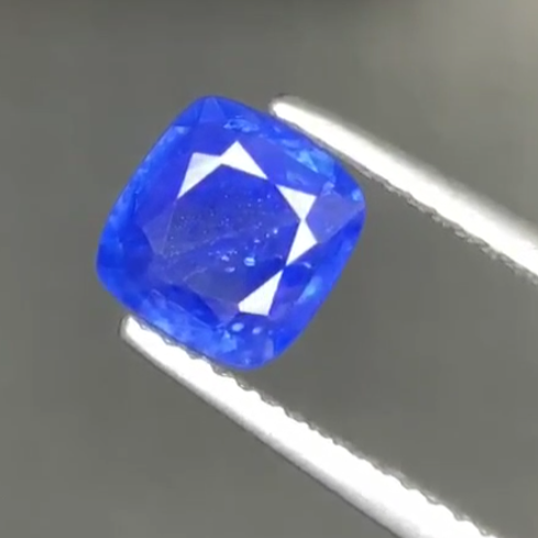 1.75 carats Corn Flower Blue Sapphire Stone