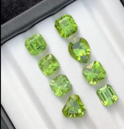 23 carats Cushion Emerald cut Natural Green Peridots