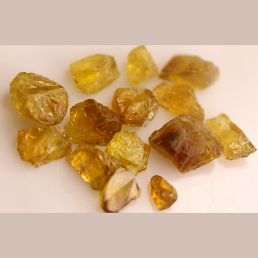 25 carats Natural Yellow Rough Sphene Titanite for Faceting