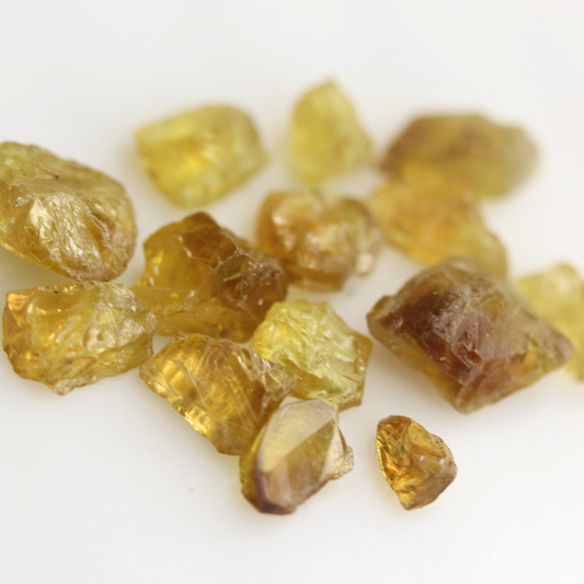 25 carats Natural Yellow Rough Sphene Titanite for Faceting