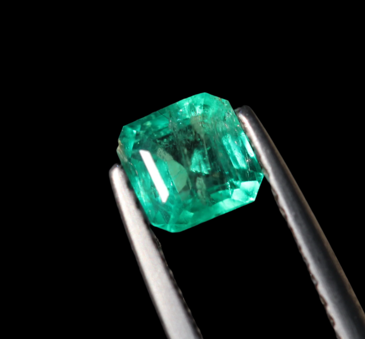 Vivid Green Emerald Stone