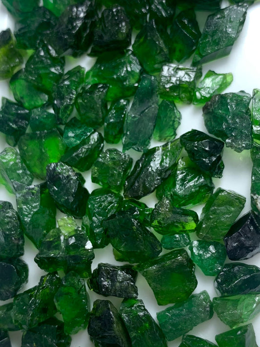 100 carats Russian Chrome Diopside for Faceting or Carving