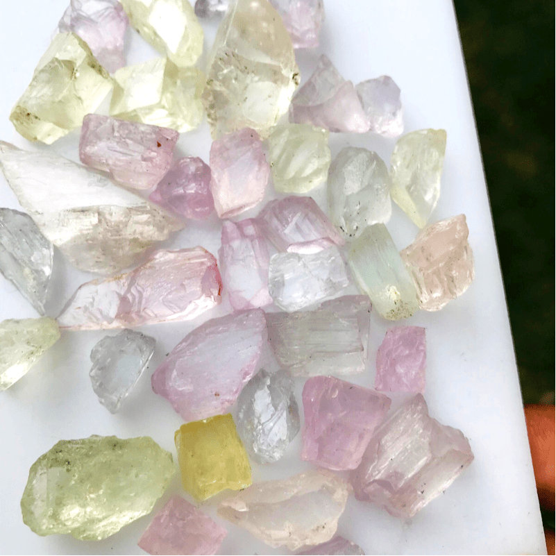 60Grams Spodumene Kunzite for Faceting - Folkmarketgems