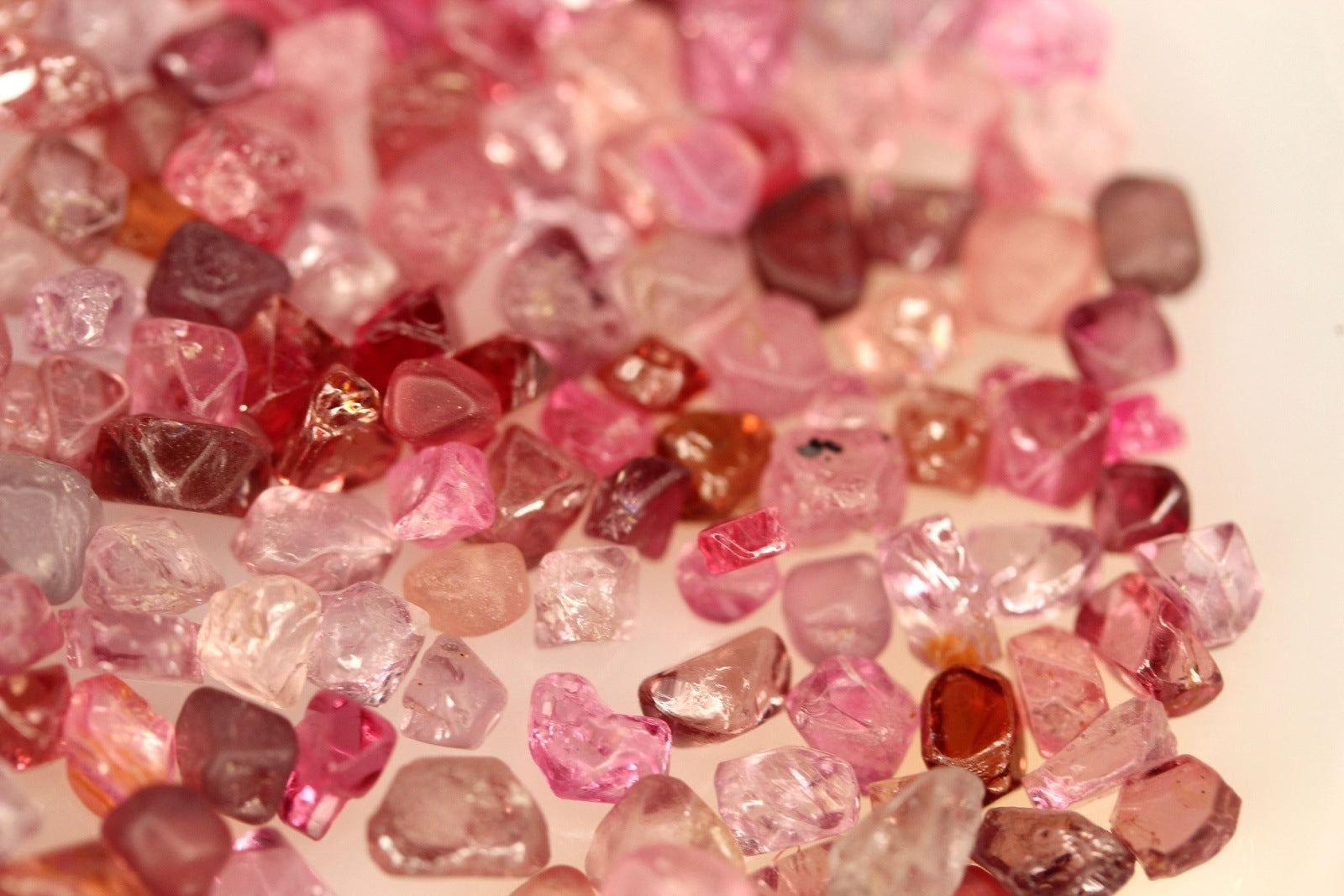 Raw spinel crystals for sale