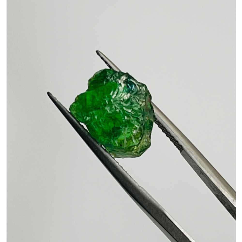 8 carats Natural Green Tsavorite Garnet Rough for Sale