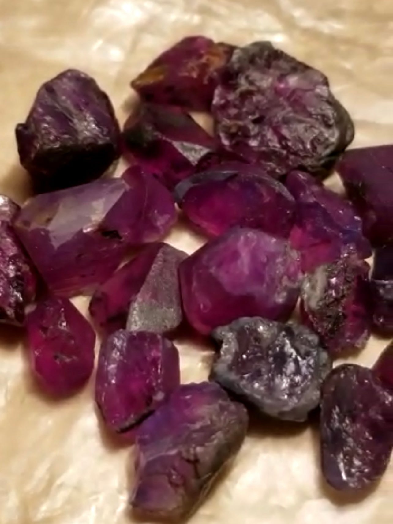 90 carats  Kashmir Sapphire Raw Stones for Cutting