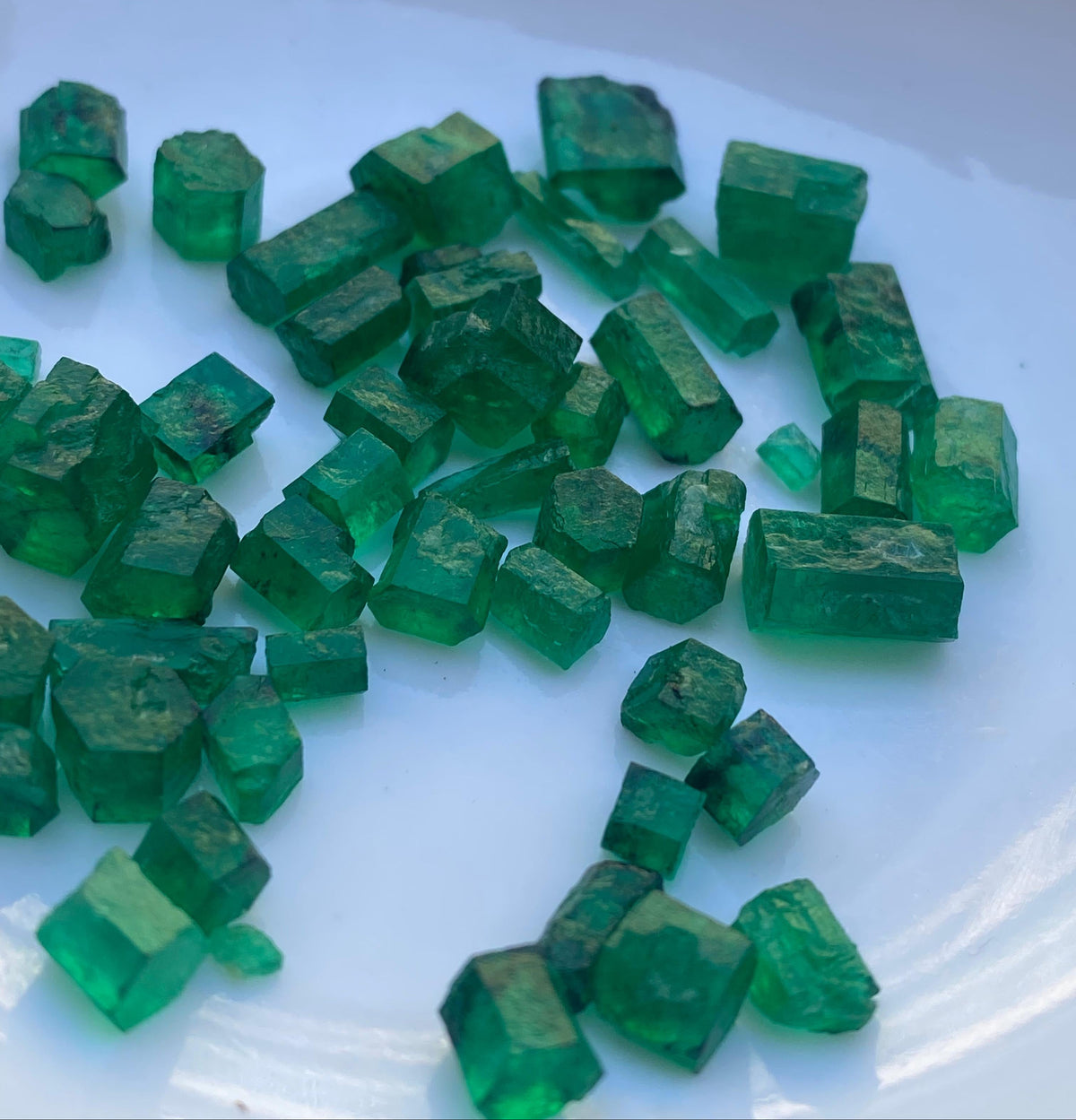 raw emerald stones deal