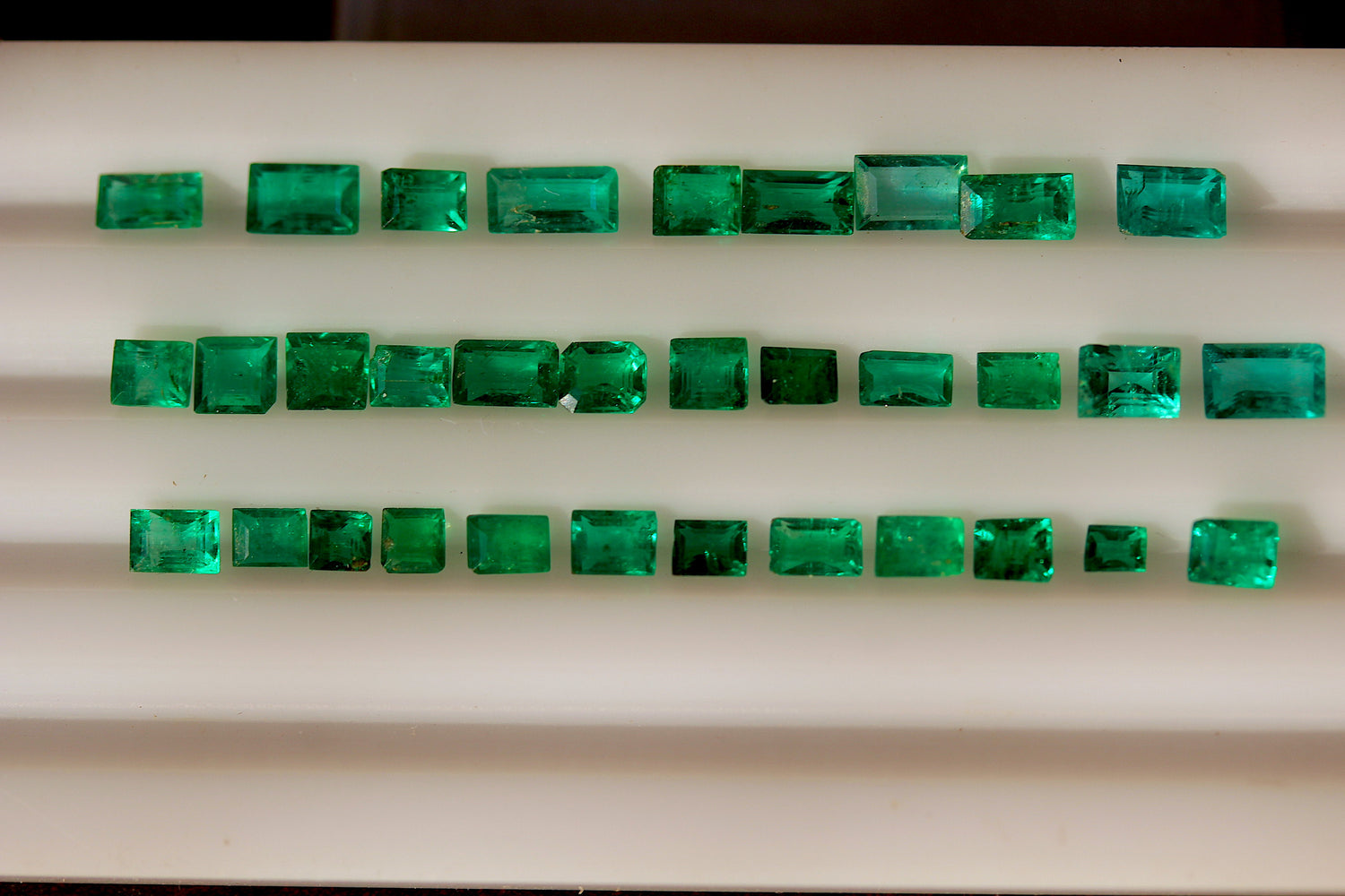 melee size Emerald Loose Stones