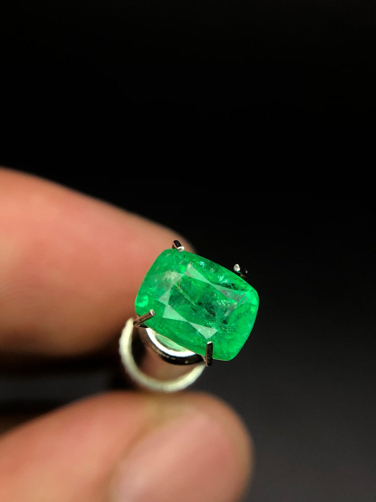 1.50 carats Panjshir Emerald Stone Loose Gem