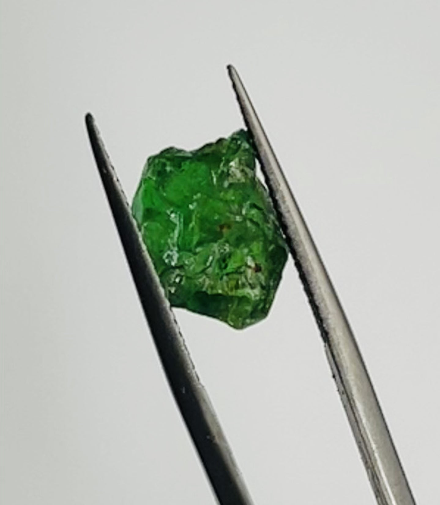 8 carats Natural Green Tsavorite Garnet Rough for Sale