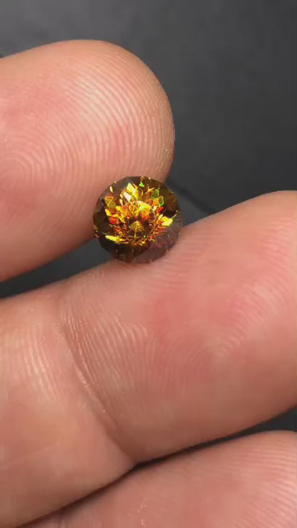 2.5 Carats Round Natural Yellow Sphene with Play of colors