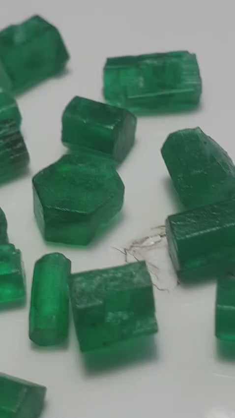 52 carats Vivid Green Swat Emeralds for Cutting