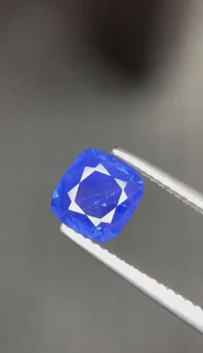 1.75 carats Corn Flower Blue Sapphire Stone