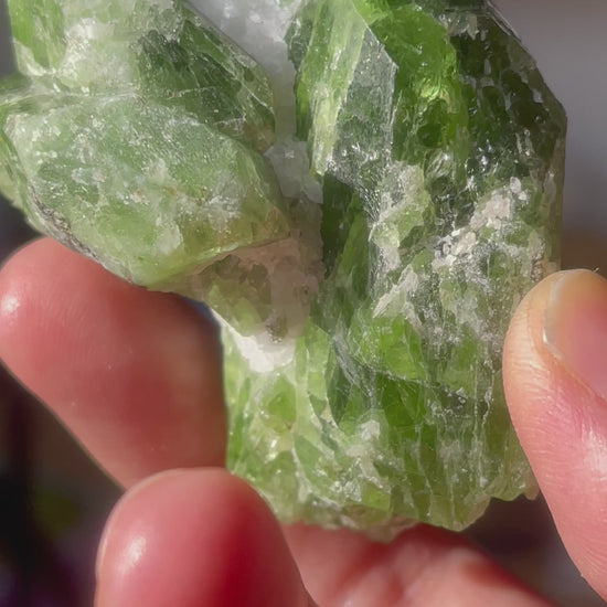 Chrome Diopside on Calcite