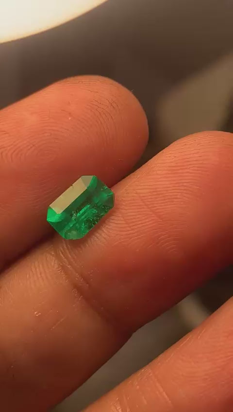 0.85 carats Precious Loose Emerald Stone