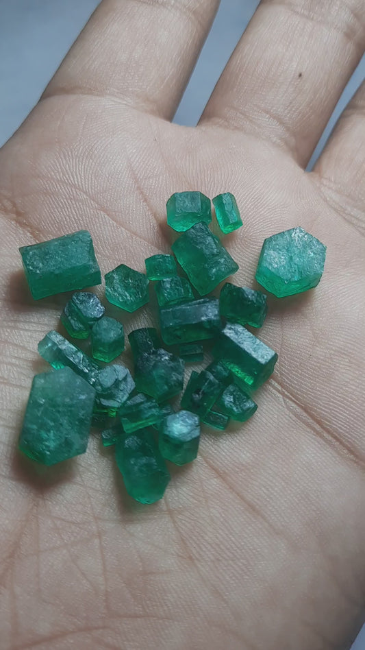 52 carats Vivid Green Swat Emeralds for Cutting